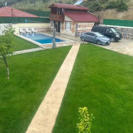 Sehir Ve Doga Manzarali *