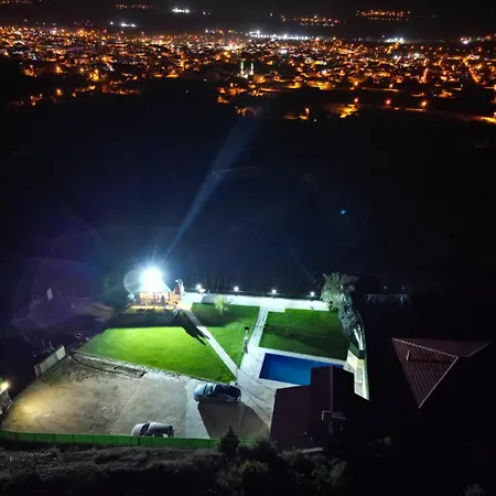 Sehir Ve Doga Manzarali Apartamento